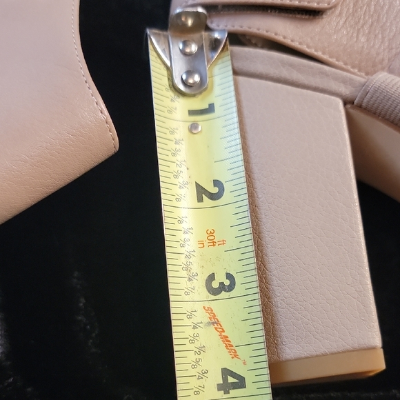 Gianni Bini Women's Leather Beige 4-Inch Heel Peep Toe Sling Back Sandal - Picture 11 of 15